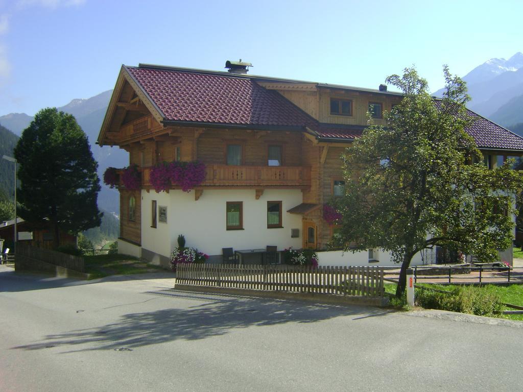 Hotel Haus Sonnegg à Finkenberg Extérieur photo